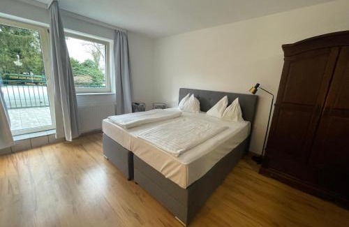 Voecklabruck House | Family-Friendly Ferienhaus Auerhahn with Pool & Pets Welcome