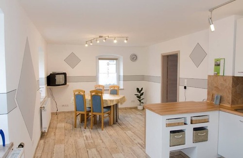 Barnau Apartment | Beautiful Two-Story Retreat with Private Balcony & Breakfast