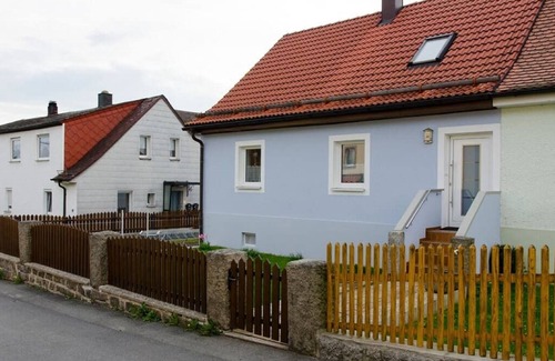 Barnau Apartment | Beautiful Two-Story Retreat with Private Balcony & Breakfast