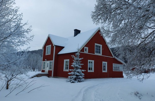 Torsby O House | Relaxing Retreat with Sauna and Hot Tub, Ideal for Families