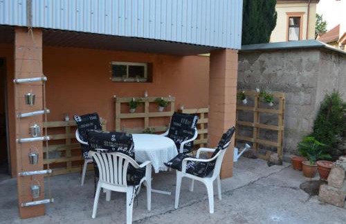 Erlenbach bei Dahn Apartment | Cozy Ferienhaus Bärbelstein with Pet-Friendly Amenities
