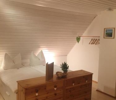 Erlenbach bei Dahn Apartment | Cozy Ferienhaus Bärbelstein with Pet-Friendly Amenities
