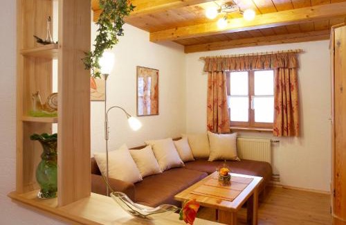 Spiegelau House | Guest Favorite: Ferienhaus Bärenhöhle with Family Amenities