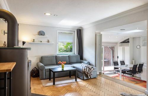 Quickborn House | Pet-Friendly Retreat at Ferienhaus Baumann for Families