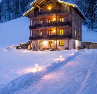 Uderns Apartment | Discover Ferienhaus Bockstecken: 5-Star Child-Friendly Haven