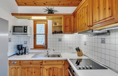 Bad Arolsen House | Unforgettable Oceanfront Retreat at Ferienhaus Bude 87