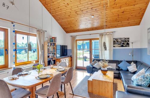 Bad Arolsen House | Unforgettable Oceanfront Retreat at Ferienhaus Bude 87