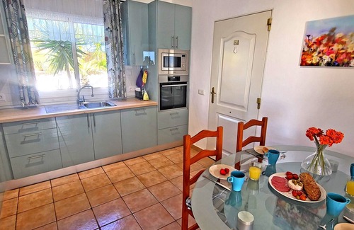 Bahia Calma House | Relaxing Casa Barbara with Ocean Views and Hot Tub