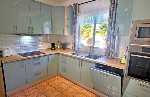 Bahia Calma House | Relaxing Casa Barbara with Ocean Views and Hot Tub