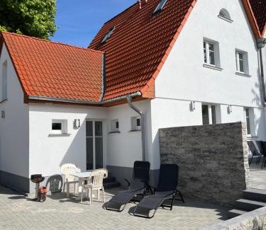 Stobnitz Apartment | Relaxing Ferienhaus Constanze Mücheln with Ocean Views