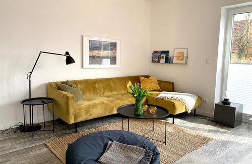Tating House | Pet-Friendly Retreat: Ferienhaus "Der kleine Knutt" Tating
