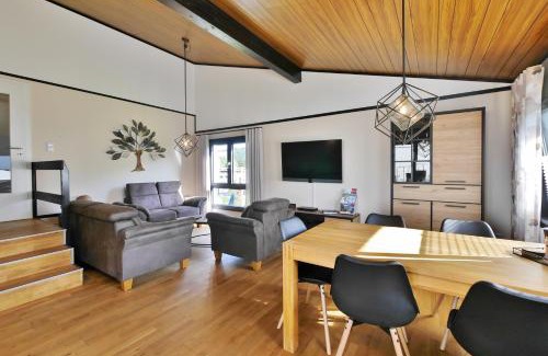 Usseln House | Family-Friendly Ferienhaus Diemelquelle with Pool & Pets
