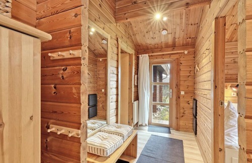 Hayingen House | Guest Rated 10/10: Ferienhaus Donau Nr. 73 with Family Amenities