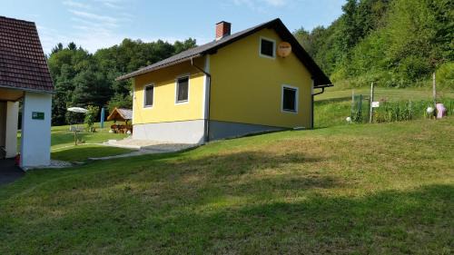 Neuhaus am Klausenbach House | Discover Ferienhaus Dreiländereck: Rated 9.6/10, Family-Friendly