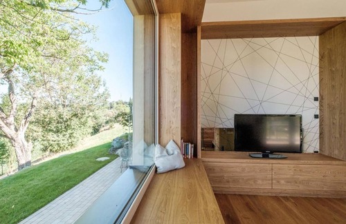 Welten House | Relaxing Ocean View Retreat with Spa and Sauna Amenities