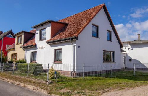 Spandowerhagen House | Family-Friendly Retreat at Ferienhaus Elfriede - Rated 8/10