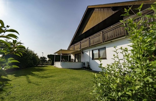 Wyhl House | Spacious Ferienhaus für 12 Gäste mit Wellness in Wyhl