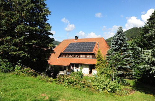 Baiersbronn House | Spacious Retreat for 17 Guests with Kitchen in Baiersbronn