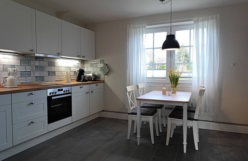 Bohmstedt House | Cozy Retreat for 3 with Ocean Views in Bohmstedt