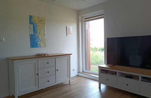 Bohmstedt House | Cozy Retreat for 3 with Ocean Views in Bohmstedt