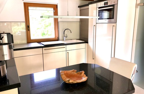 Lenzen House | Cozy Retreat for 4 Guests with Ocean View in Lenzen