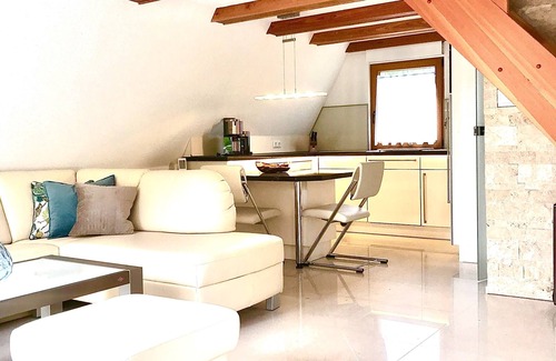 Lenzen House | Cozy Retreat for 4 Guests with Ocean View in Lenzen