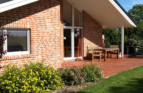 Bojendorf House | Comfortable Retreat for 5 with Oceanfront Views in Fehmarn