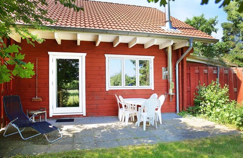 Ulsnis House | Cozy Retreat for 5 Guests in Ulsnis with Spa & Kitchen