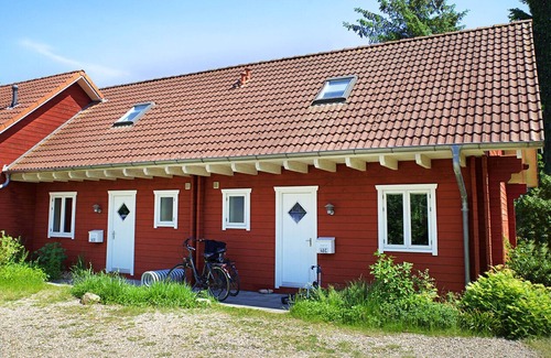 Ulsnis House | Cozy Retreat for 5 Guests in Ulsnis with Spa & Kitchen