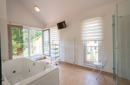Treptow-Koepenick House | Inviting Berlin Retreat for 6 with Ocean View and Spa