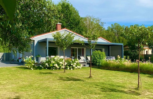 Ruckersdorf House | Cozy Retreat for 7 Guests with Oceanfront Views in Rückersdorf