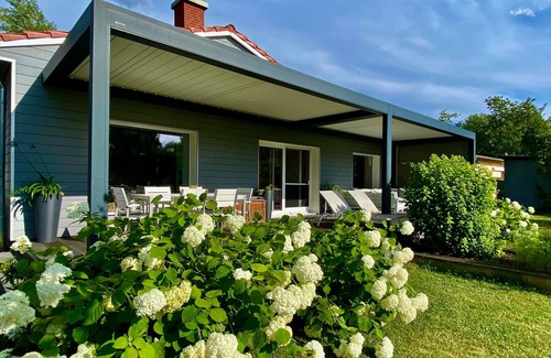 Ruckersdorf House | Cozy Retreat for 7 Guests with Oceanfront Views in Rückersdorf
