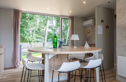 Haffkrug House | Spacious 8-Person Ferienhaus with Oceanfront View