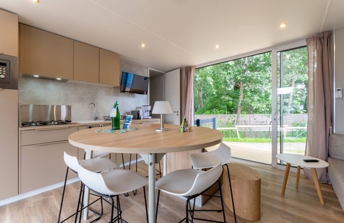 Haffkrug House | Spacious 8-Person Ferienhaus with Oceanfront View