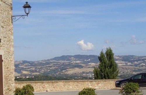Urbino House | Spacious Holiday Home for 8 Guests in Urbino with Pool