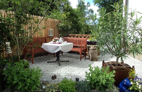Ebern Apartment | Ideal Retreat for 8 with Balcony, Garden & Breakfast