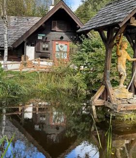 Donnersbachwald House | Fischerhütte Donnersbachwald: Guest Rated 9.5 & Pet Friendly