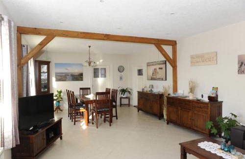 Kroeslin House | Guest Rated: Ferienhaus Geli 4 - Ideal for Families & Pets