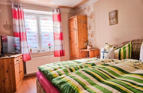 Kroeslin House | Guest Rated: Ferienhaus Geli 4 - Ideal for Families & Pets