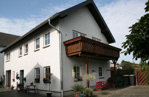 Schleiden House | Delightful Ferienhaus Ginsterblüte: Rated 9.1 with Breakfast