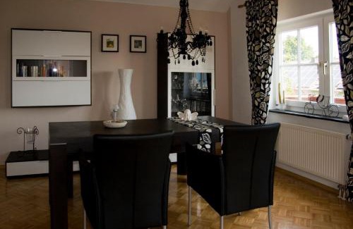 Schleiden House | Delightful Ferienhaus Ginsterblüte: Rated 9.1 with Breakfast