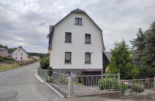 Bad Elster Apartment | FerienHaus "Grimberg" & großes Grundstück
