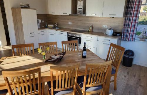 Breege House | Oceanfront Ferienhaus Hühnergott Kranichnest: Guest Rated 9/10