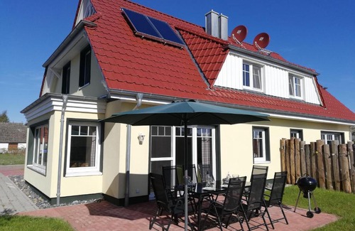 Breege House | Oceanfront Ferienhaus Hühnergott Kranichnest: Guest Rated 9/10