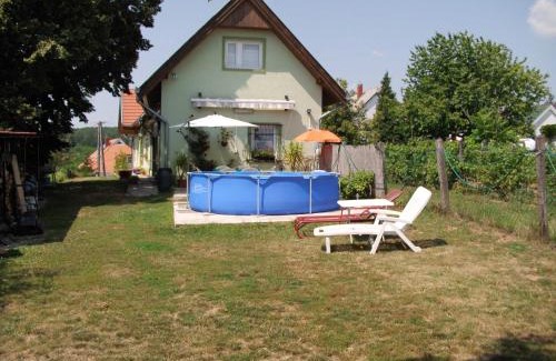 Nemesbuk House | Pet-Friendly Ferienhaus Hartmann with Pool and Kitchen