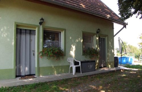 Nemesbuk House | Pet-Friendly Ferienhaus Hartmann with Pool and Kitchen