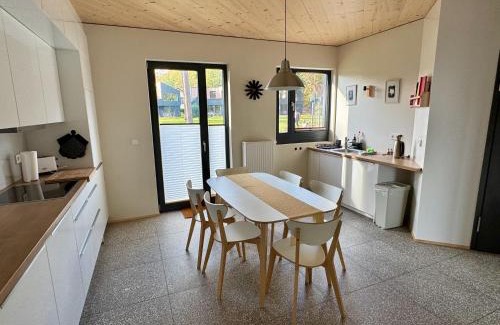 Postheim House | Experience Tranquility at Das Ferienhaus am See – Haus 11