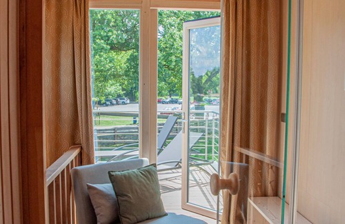Falkenberg House | Serene Ferienhaus Herr Fuchs by Kiebitzer See with Pool
