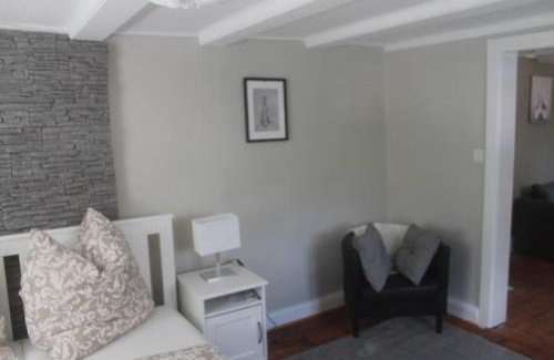 Remscheid Apartment | Pet-Friendly Ferienwohnung Hof: Guest Rated 9.8/10