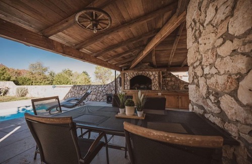 Sveti Vid Dobrinjski Villa | Villa Patrick: Ideal Retreat with Pet-Friendly Amenities